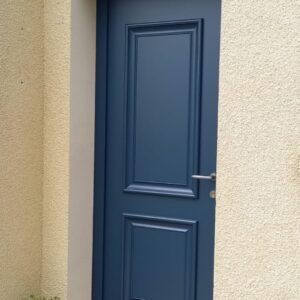 Porte d’entrée aluminium BEL'M modèle NOÉ bleu