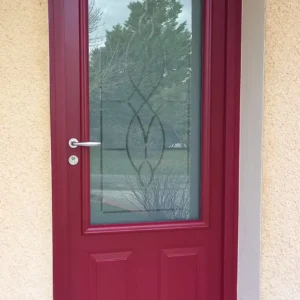 porte d'entrée Bel’m modèle GALIANO en rénovation sur cadre avec habillages . Bicolore rouge 3004 extérieur et blanche intérieur
